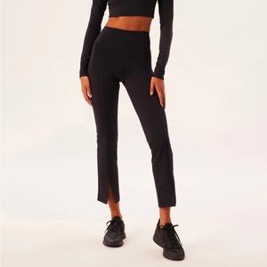 Sold! NEW Girlfriend Collective Black Luxe Split Hem Legging Size Medium - rare
